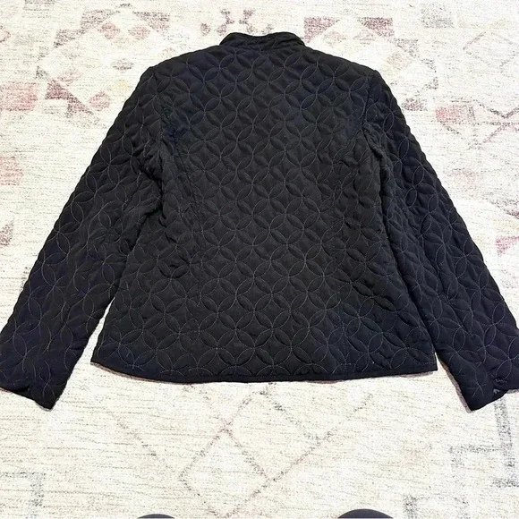 Black quilted button-up light weight jacket size small - Picture 9 of 9
